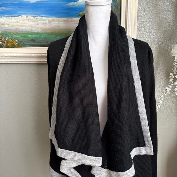 Kaitlyn Two Tone Drape Open Front Cardigan Size Small - Picture 16 of 17